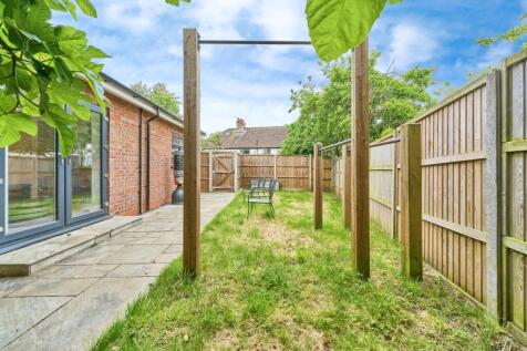 Garden/Pull up bar