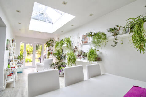 Garden Room &amp; Dining Space