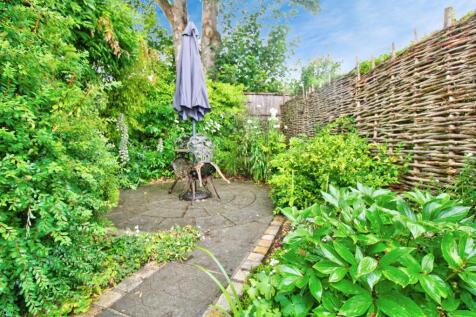 Garden dining space