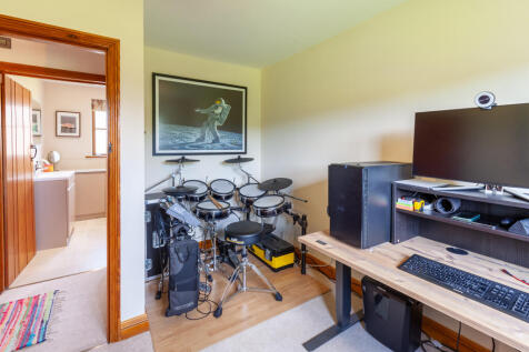 Bedroom / Office