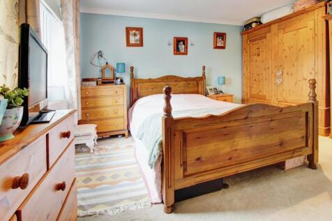 6e84bf7a-Bedroom 201