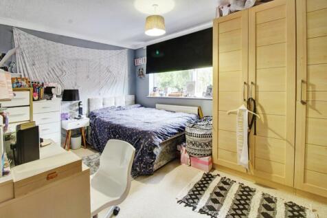 F22311b1-Bedroom
