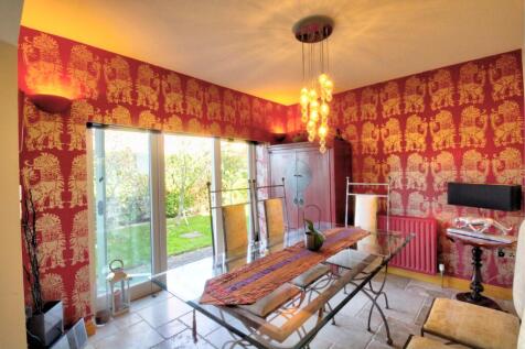 9Dining Area