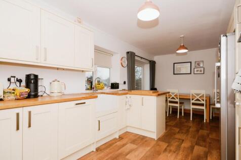 Kitchen/Dining Area
