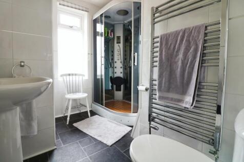 Main bathroom