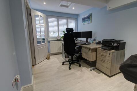 Bedroom 5/Snug/Office