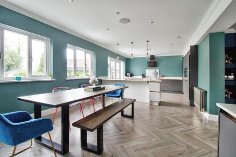 Kitchen/dining space