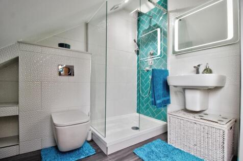 En-suite shower