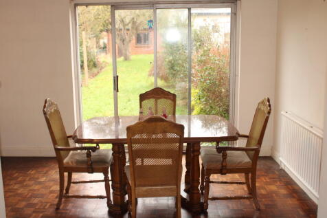 Dining Area (2)