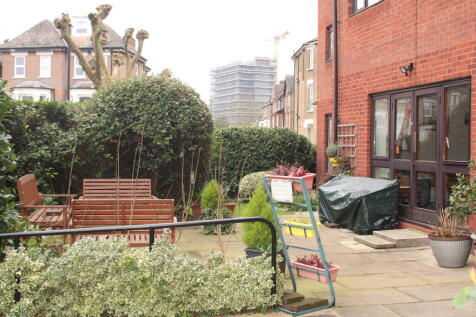 Communal Garden Seating Area (2)