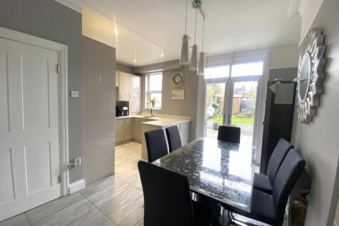 kitchen/dining area