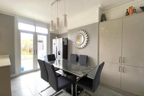 kitchen/dining area