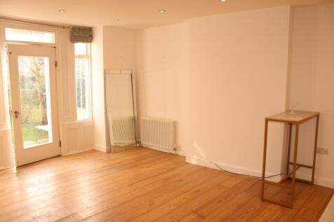 Lounge/Dining Area (2)