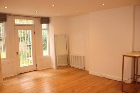 Lounge/Dining Area (1)