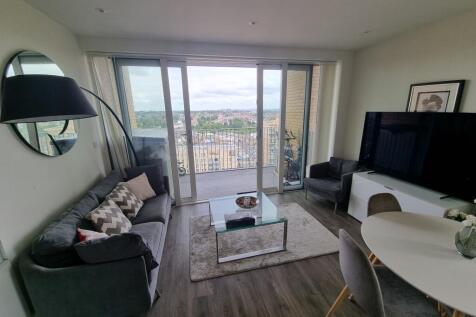 Lounge/Dining Area (2)