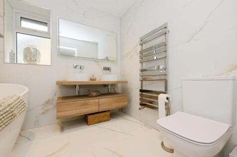 FAMILY BATHROOM FOCAL