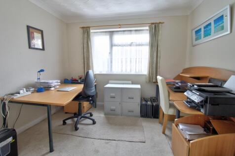 Home office/Bedroom 5