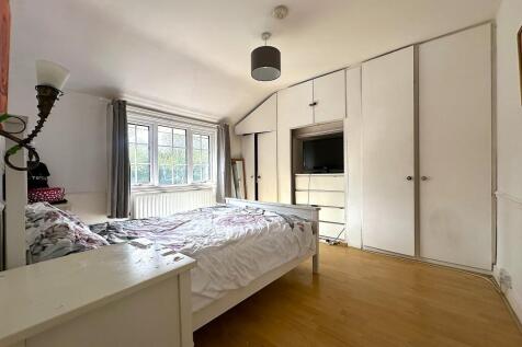 Master bedroom pic 2
