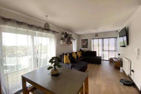 living/dining area