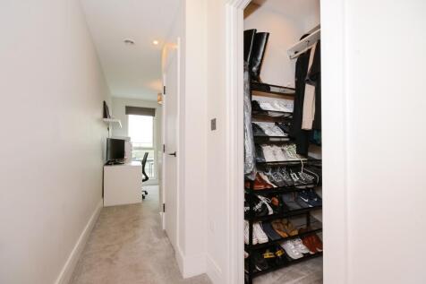 Bedroom/Walk In Wardrobe