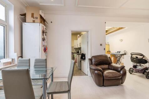 Lounge/Dinging Area (1)
