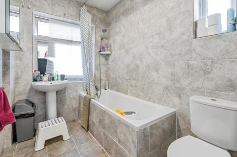 24russellgardenslondonnw119nl-1Bathroom