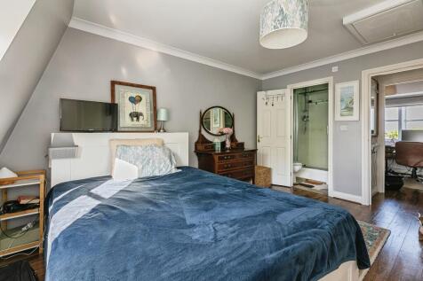 Master Bedroom with En-Suite