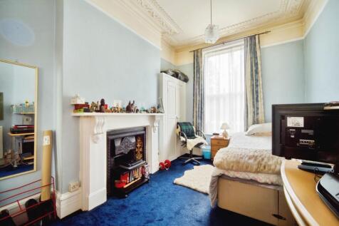 Lounge/Bedroom 4