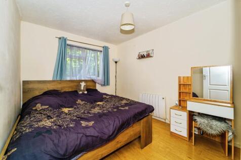Bedroom pic 2