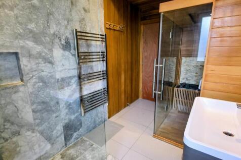Ground floor Bathroom