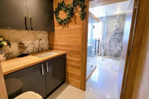 Ground floor Bathroom
