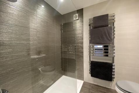 shower room in annexe