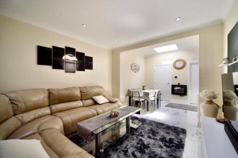 Lounge/Dining Area