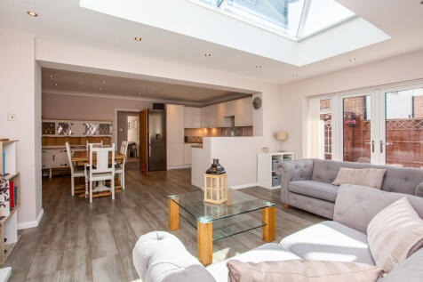 open plan kitchen/living area