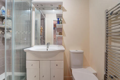 Master Bedroom En Suite Shot 1