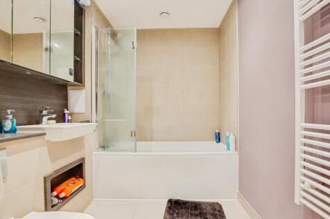 Main bathroom .