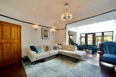 Lounge Area 2