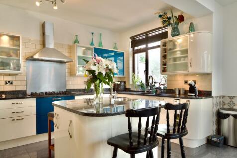 Kitchen/Breakfast Bar Area (3)