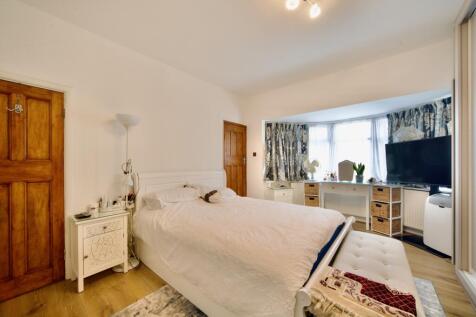 Bedroom 1 (2)