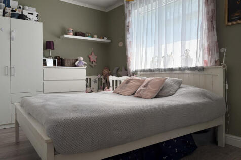 06. Bedroom 1 (1)