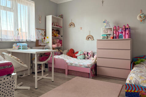 07. Bedroom 2 (1)