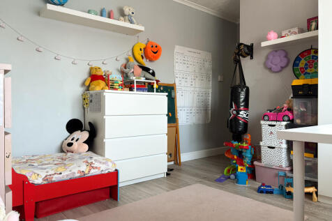 07. Bedroom 2 (2)