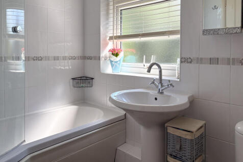 08. Bathroom 1 (1)