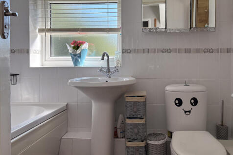 08. Bathroom 1 (2)