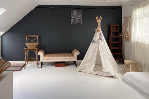 09. Master Room (1)