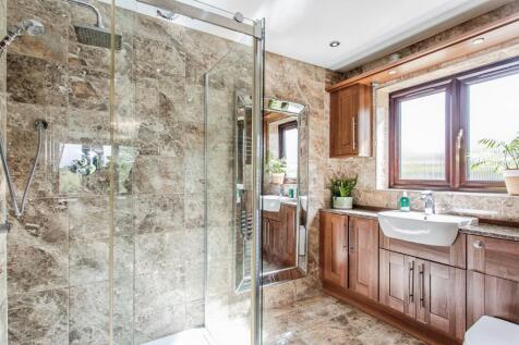 en-suite shower