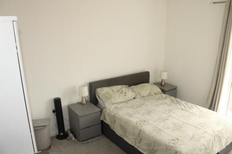 Bedroom 1 (2)