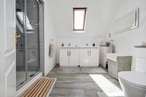TOP FLOOR BATHROOM WITH V LUX