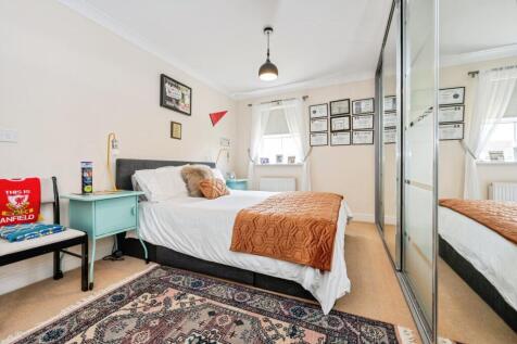 BEDROOM FIRST FLOOR WITH SINGLE WINDOW