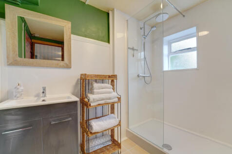 Room 2 Bathroom